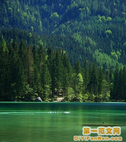 阿爾卑斯山的碧玉之湖圖片