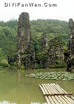 水上石林圖片
