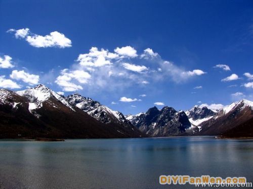 青海年保玉則神山圖片