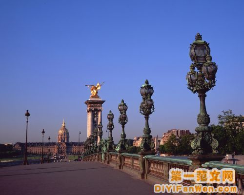 巴黎神聖美麗的古建築圖片