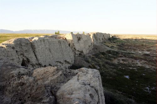 新疆準噶爾古城遺址圖片
