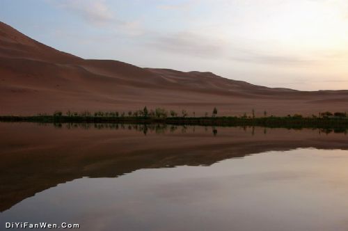 沙漠珠穆朗瑪峰圖片