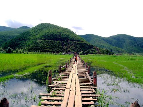 美麗的四川瀘沽湖圖片