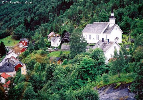 挪威小鎮的湖光山色圖片