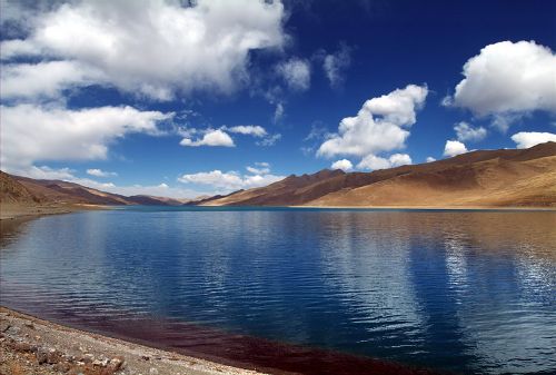 西藏聖湖羊卓雍錯圖片