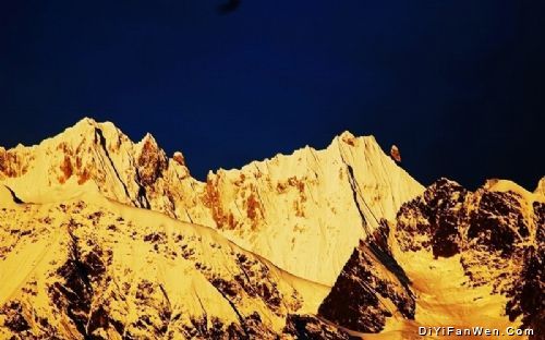 四川日照金山(貢嘎山)圖片