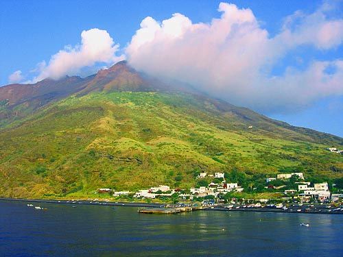 斯特隆波里島圖片