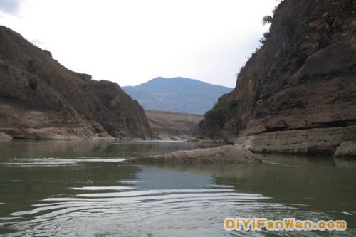 雲南虎跳峽圖片