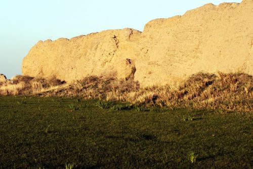 新疆準噶爾古城遺址圖片