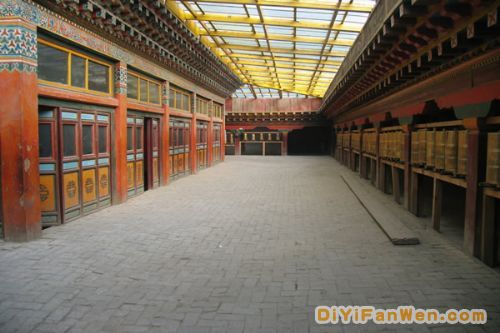 雲南松贊林寺圖片