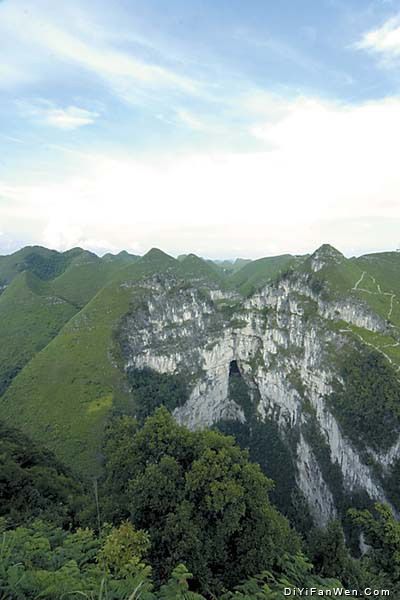 大石圍天坑圖片