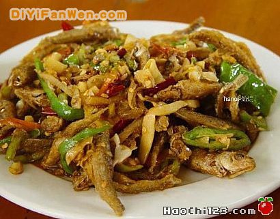 黃豆酸筍燜小魚仔