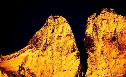 四川日照金山(貢嘎山)圖片