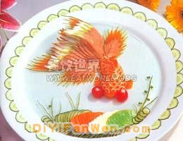 金魚戲蓮(圖)