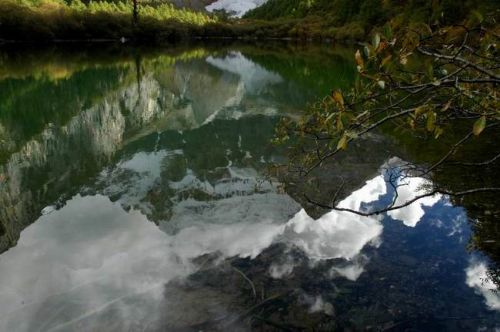 四川珍珠海守護仙乃日的明珠圖片