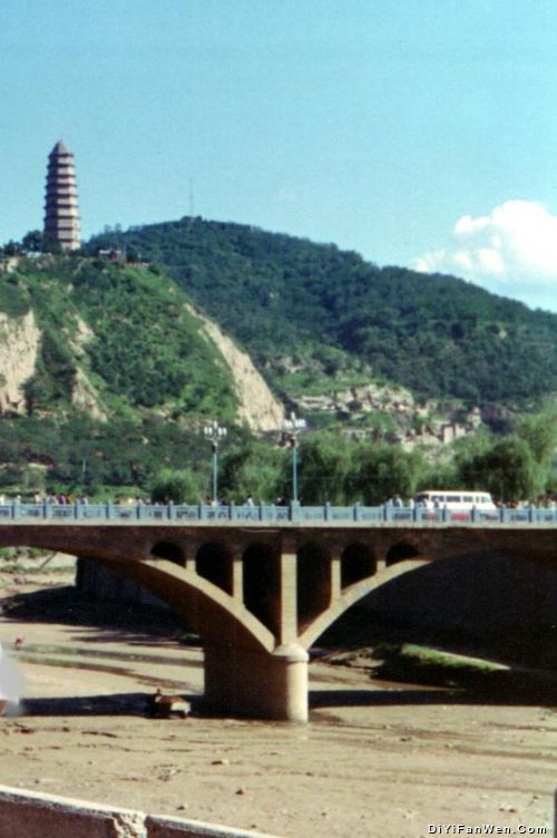 寶塔山圖片
