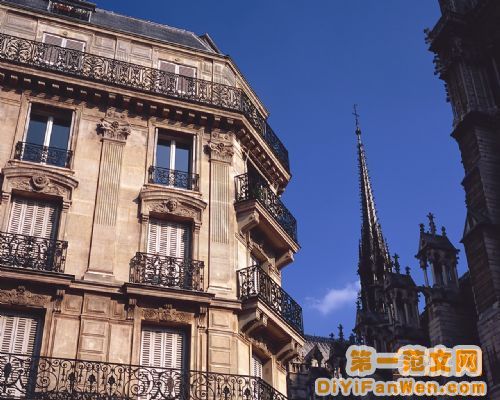 巴黎神聖美麗的古建築圖片
