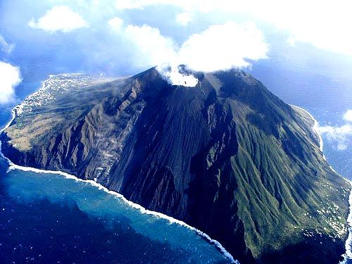 斯特隆波里島圖片