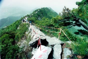 薄刀峰圖片