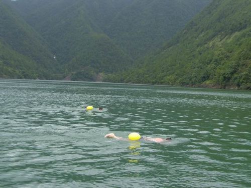暢泳台州牛頭山水庫圖片