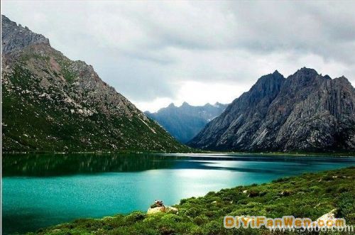 青海年保玉則神山圖片