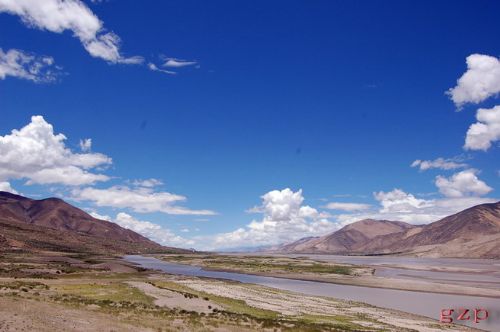 西藏雅魯藏布江河谷圖片