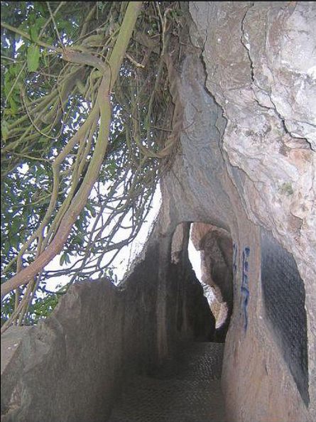 雲南西山龍門石窟圖片