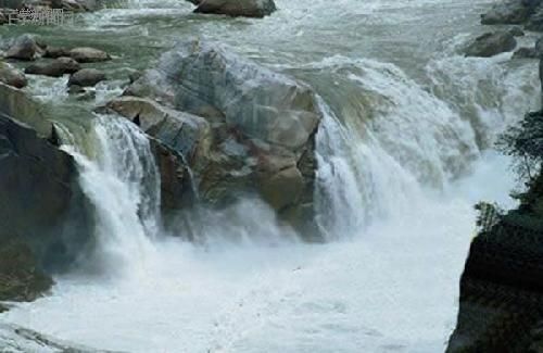藏布巴東瀑布群圖片