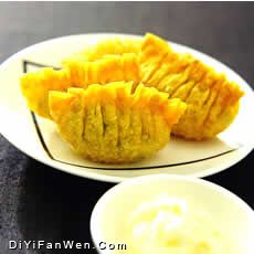 沙拉海鮮餃