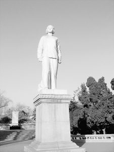 軍報:“劉胡蘭被老鄉鍘死”說法純屬歪曲事實