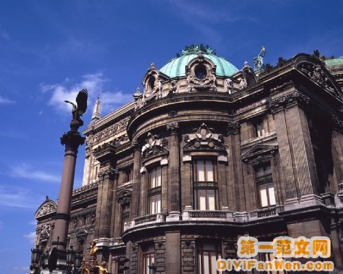 巴黎神聖美麗的古建築圖片