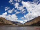 西藏雅魯藏布江河谷