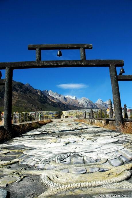 雲南東巴萬神園圖片
