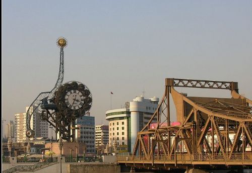 天津的世紀鐘圖片