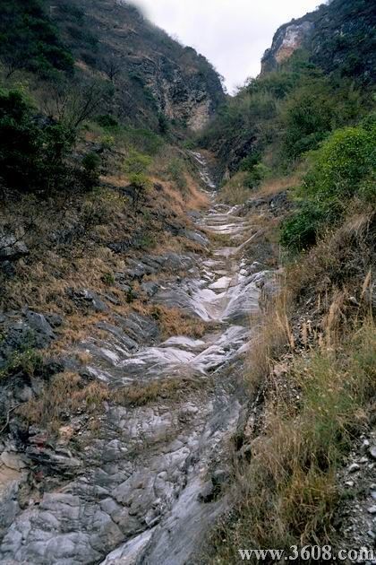 雲南虎跳峽圖片