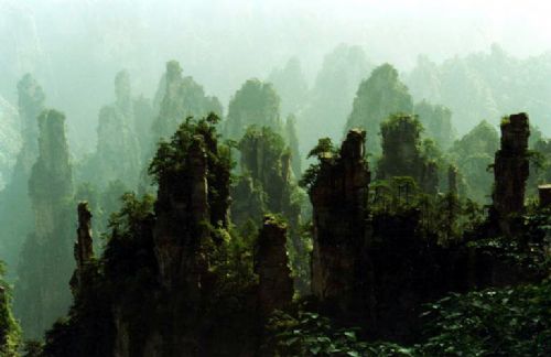 神斧巧劈天子山圖片