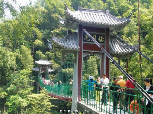 明月山觀瀑圖片