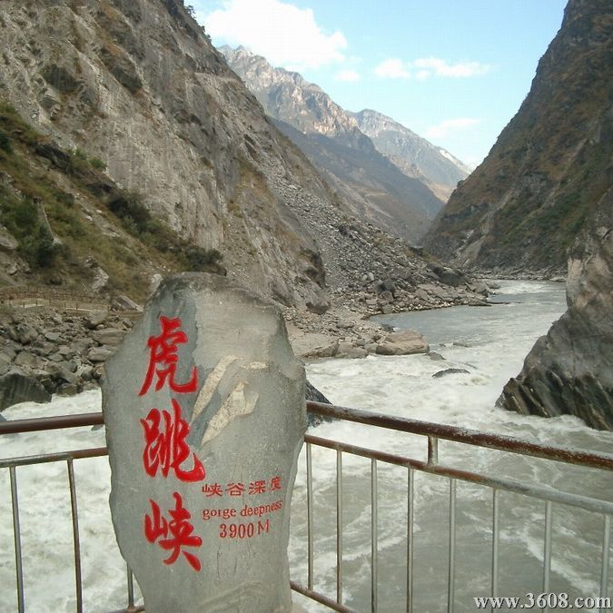 雲南虎跳峽圖片