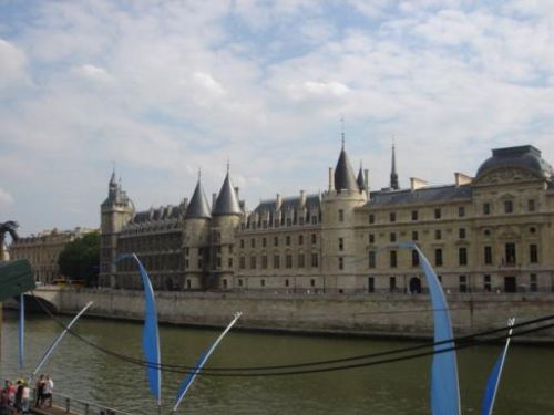 放眼看巴黎漫步塞納河邊圖片