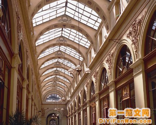 巴黎神聖美麗的古建築圖片