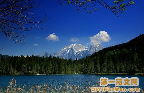阿爾卑斯山的碧玉之湖圖片