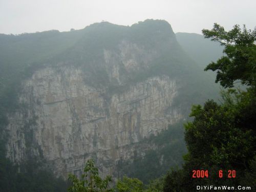 大石圍天坑圖片