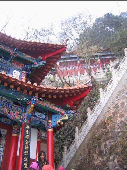 雲南西山龍門石窟圖片