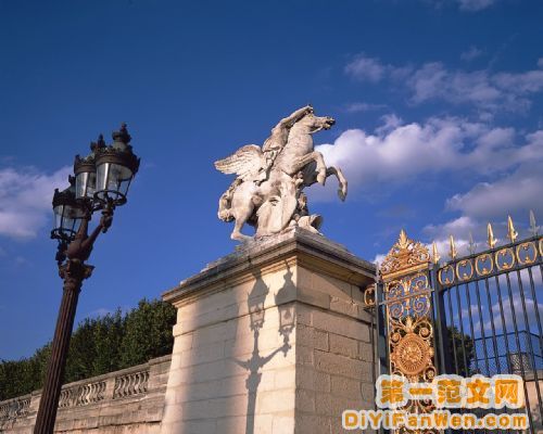 巴黎神聖美麗的古建築圖片