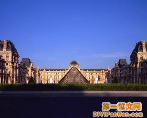 巴黎神聖美麗的古建築圖片