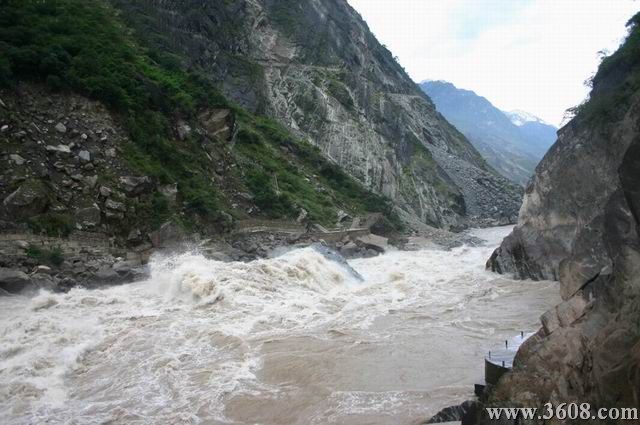 雲南虎跳峽圖片