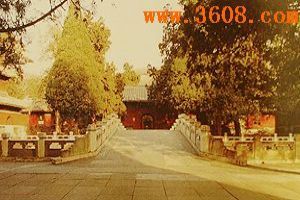 山門及鐘鼓樓臥佛寺圖片