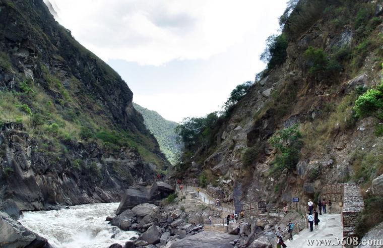 雲南虎跳峽圖片