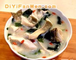 濃湯裙菜煮鱸魚