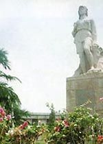 紅色娘子軍雕像圖片